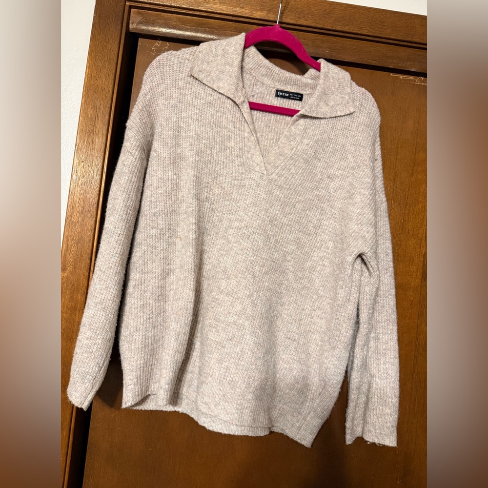 SHEIN Women's Cream V-Neck Sweater